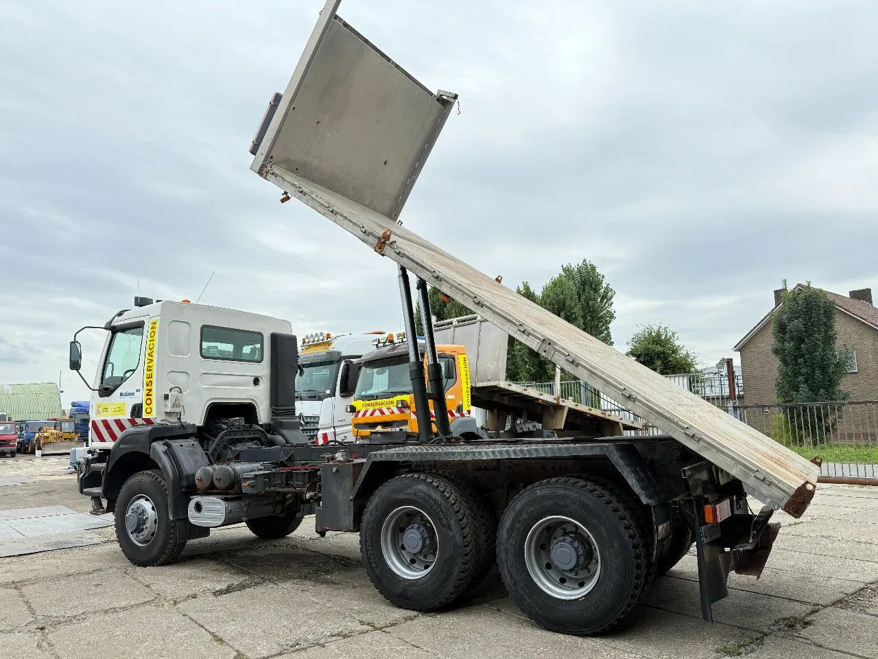 Renault Kerax 400 6X6 Tipper Spring/spring ZF Man Gear E - Tipper: picture 3 Renault Kerax 400 6X6 Tipper Spring/spring ZF Man Gear E - Tipper: picture 3
