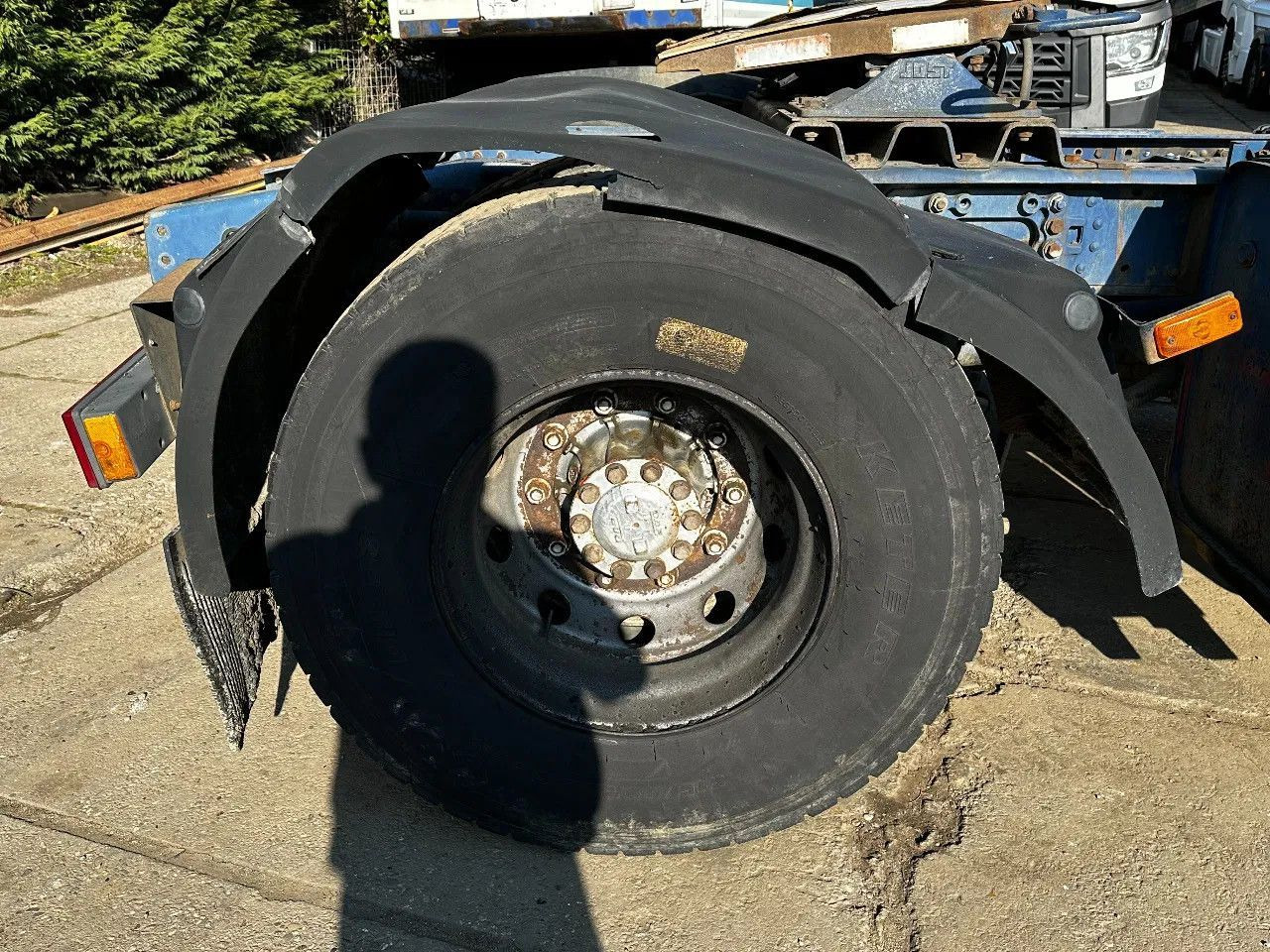 DAF XF 95.380 4X2 Tractor-unit Spring/Air ZF Manual DAF XF 95.380 4X2 Tractor-unit Spring/Air ZF Manual - Tractor truck: picture 5 DAF XF 95.380 4X2 Tractor-unit Spring/Air ZF Manual DAF XF 95.380 4X2 Tractor-unit Spring/Air ZF Manual - Tractor truck: picture 5