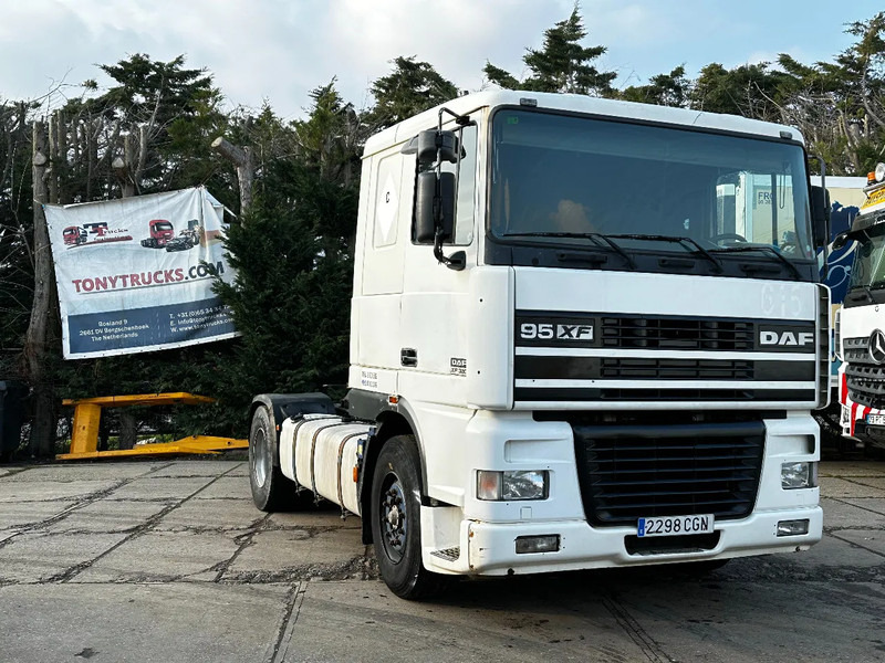 DAF XF 95.380 4X2 Tractor-unit Spring/Air ZF Manual Euro2 PTO - Tractor truck: picture 1 DAF XF 95.380 4X2 Tractor-unit Spring/Air ZF Manual Euro2 PTO - Tractor truck: picture 1