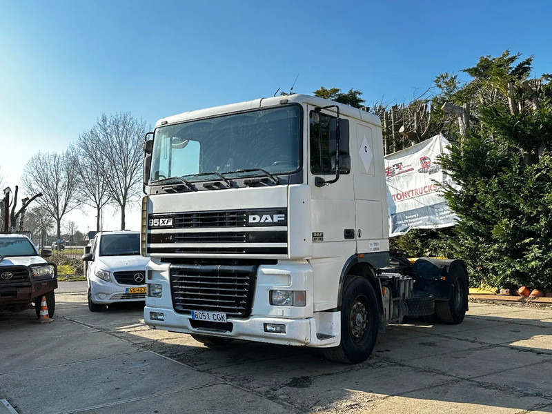 DAF XF 95.380 4X2 Tractor-unit Spring/Air ZF Manual Euro2 PTO - Tractor truck: picture 2 DAF XF 95.380 4X2 Tractor-unit Spring/Air ZF Manual Euro2 PTO - Tractor truck: picture 2