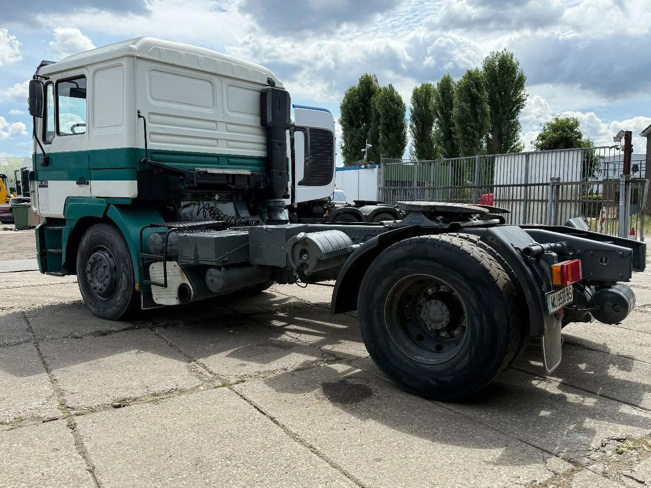 MAN 19.403 4X2 Tractor-unit Spring/Air ZF Manual Gea - Tractor truck: picture 3 MAN 19.403 4X2 Tractor-unit Spring/Air ZF Manual Gea - Tractor truck: picture 3