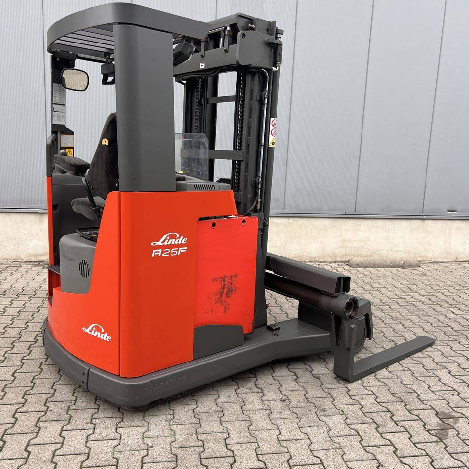 Atlet UFS250DTFVRG450 - 4-way reach truck: picture 1 Atlet UFS250DTFVRG450 - 4-way reach truck: picture 1