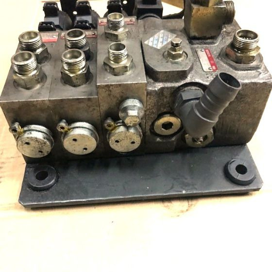 Hydraulic control valve for Still R20-18 - Hydraulic valve for Material handling equipment: picture 2 Hydraulic control valve for Still R20-18 - Hydraulic valve for Material handling equipment: picture 2