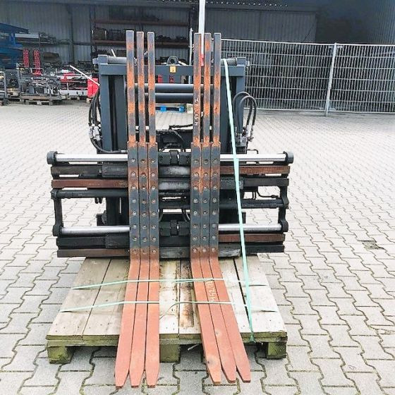 Kaup Triple pallet Handler with Pantograph - Forks for Material handling equipment: picture 1 Kaup Triple pallet Handler with Pantograph - Forks for Material handling equipment: picture 1
