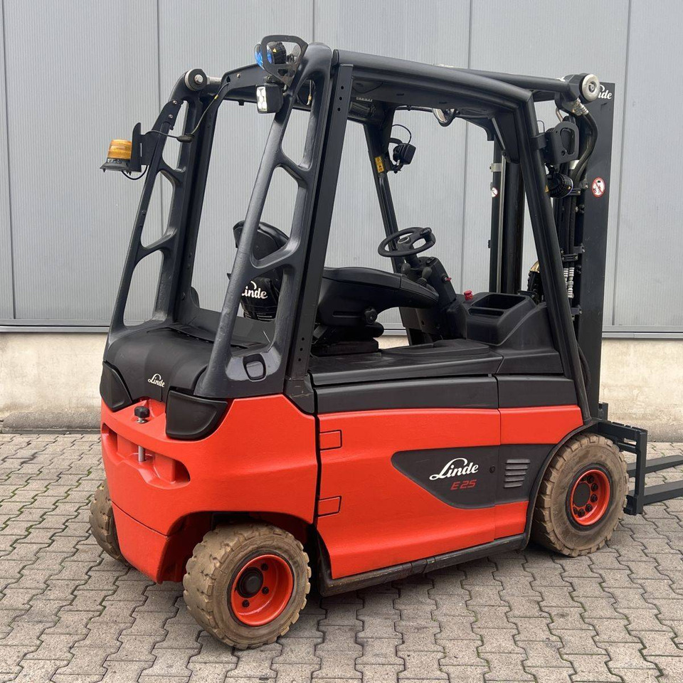 Linde E25 (387) - Electric forklift: picture 3 Linde E25 (387) - Electric forklift: picture 3