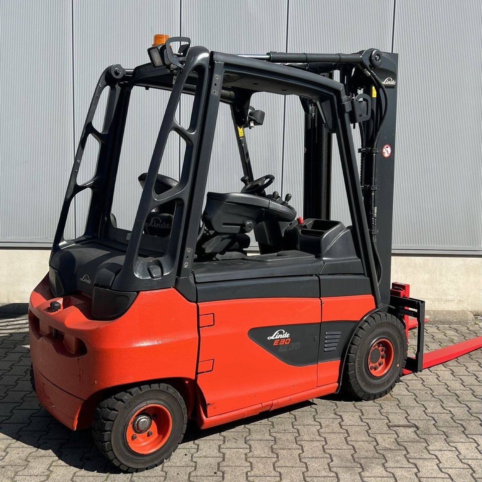 Linde E30 (387) - Electric forklift: picture 2 Linde E30 (387) - Electric forklift: picture 2