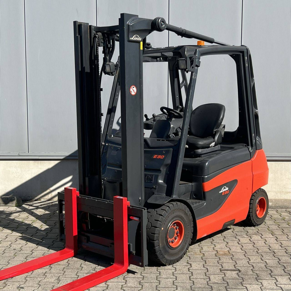 Linde E30 (387) - Electric forklift: picture 1 Linde E30 (387) - Electric forklift: picture 1