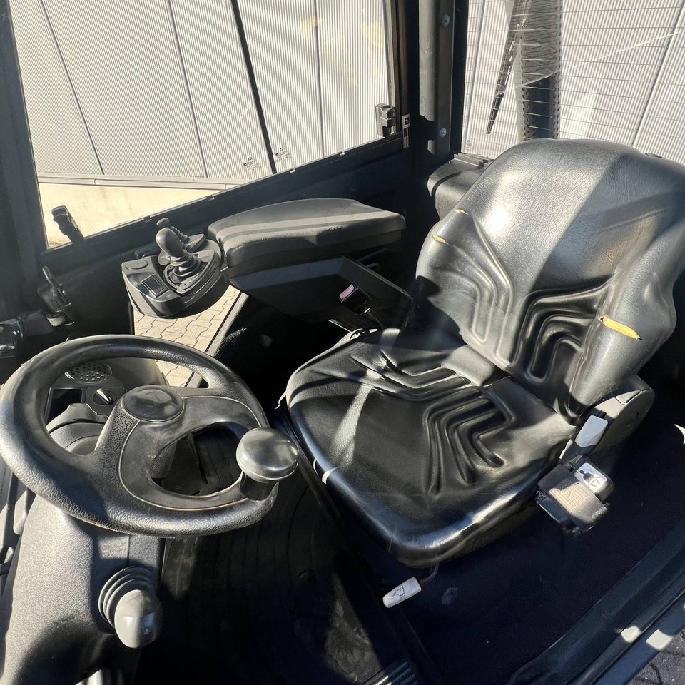 Linde H35D (393) - Diesel forklift: picture 4 Linde H35D (393) - Diesel forklift: picture 4