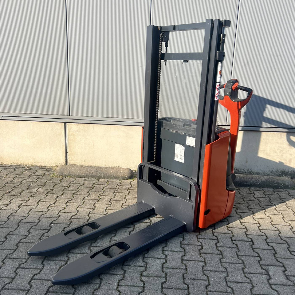Linde L10 (1172) - Stacker: picture 3 Linde L10 (1172) - Stacker: picture 3