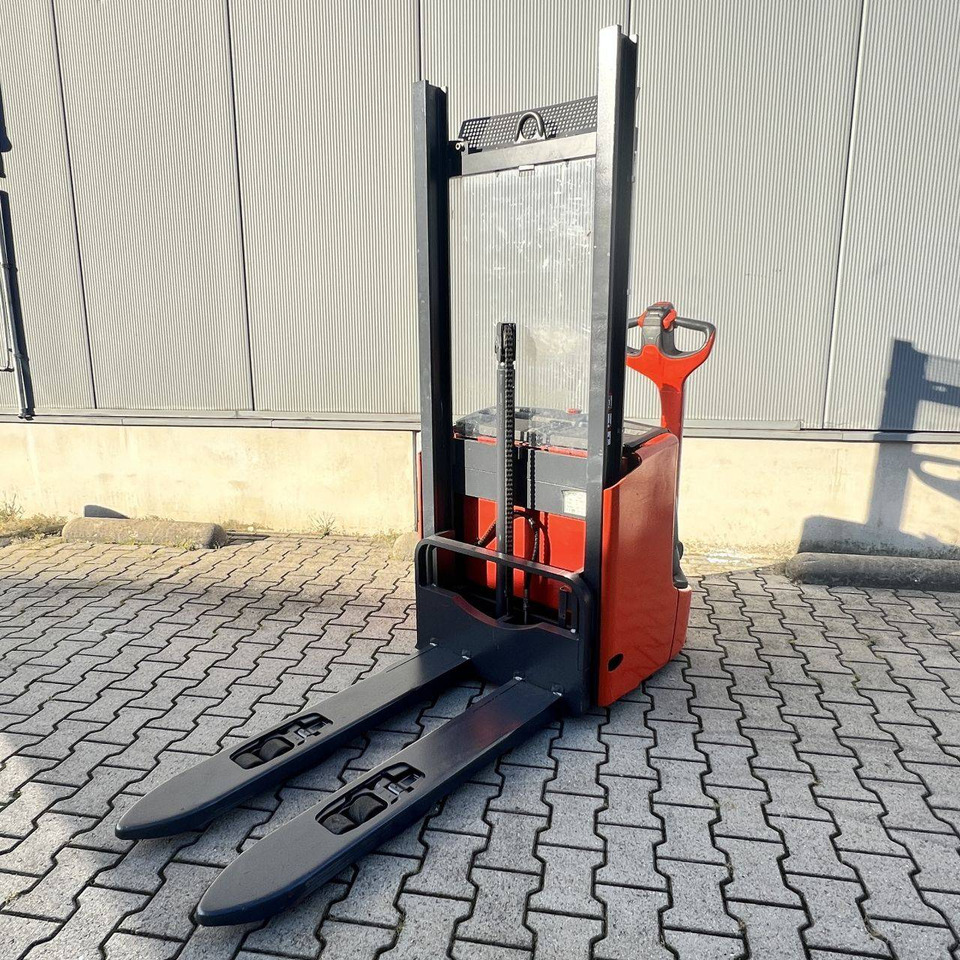 Linde L12 (1172) - Stacker: picture 2 Linde L12 (1172) - Stacker: picture 2