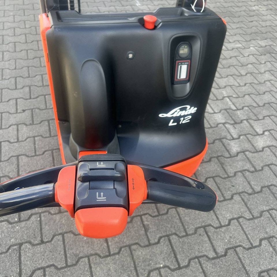 Linde L12 (1172) - Stacker: picture 3 Linde L12 (1172) - Stacker: picture 3