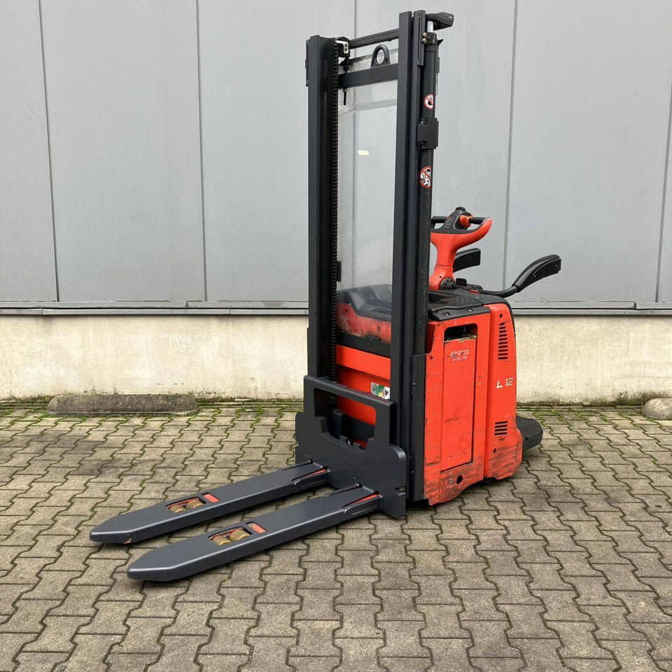 Linde L12AP (133) - Stacker: picture 3 Linde L12AP (133) - Stacker: picture 3