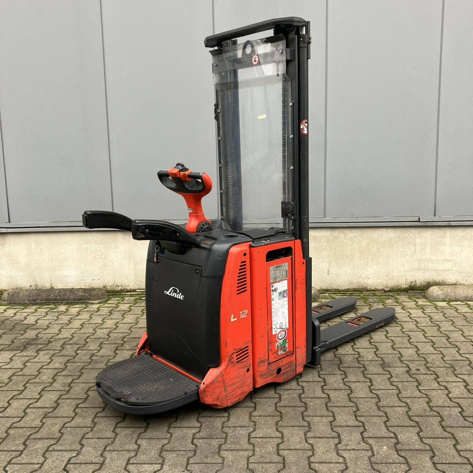 Linde L12AP (133) - Stacker: picture 2 Linde L12AP (133) - Stacker: picture 2