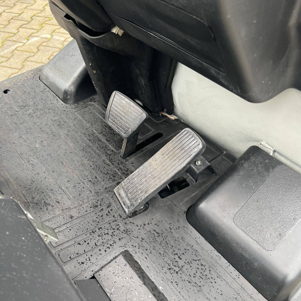 Electric forklift Unicarriers ET16 (AG1N12L16Q): picture 7 Electric forklift Unicarriers ET16 (AG1N12L16Q): picture 7