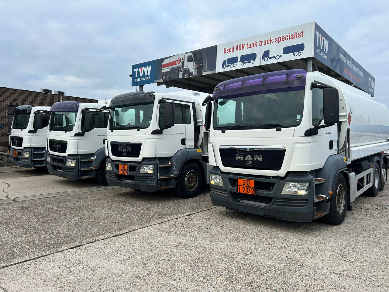 MAN TGS (lot of 4) - Tanker truck: picture 1 MAN TGS (lot of 4) - Tanker truck: picture 1