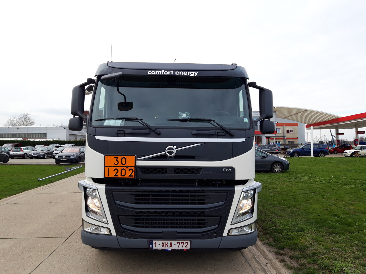 Tanker truck VOLVO FM: picture 10