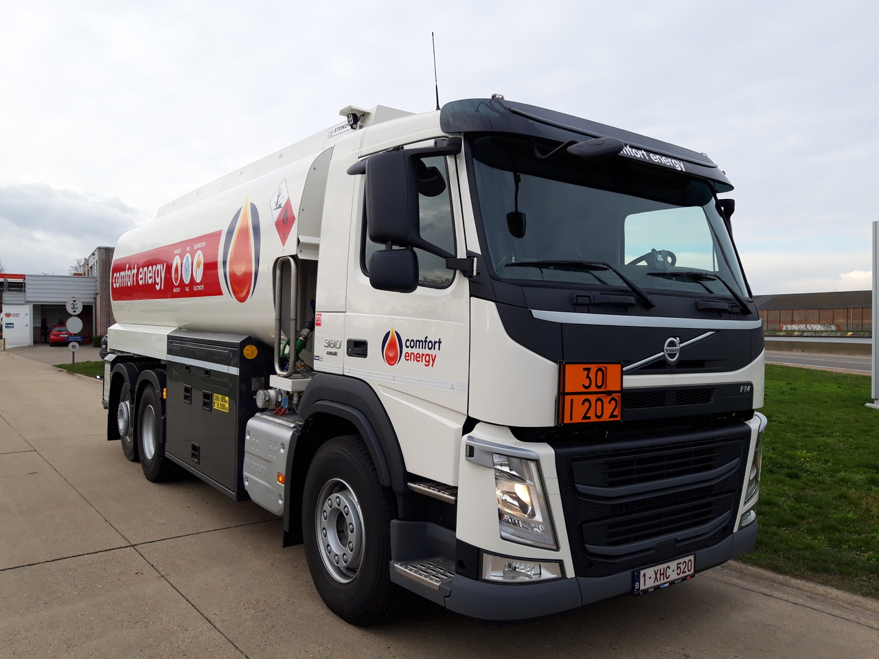 Tanker truck VOLVO FM: picture 11