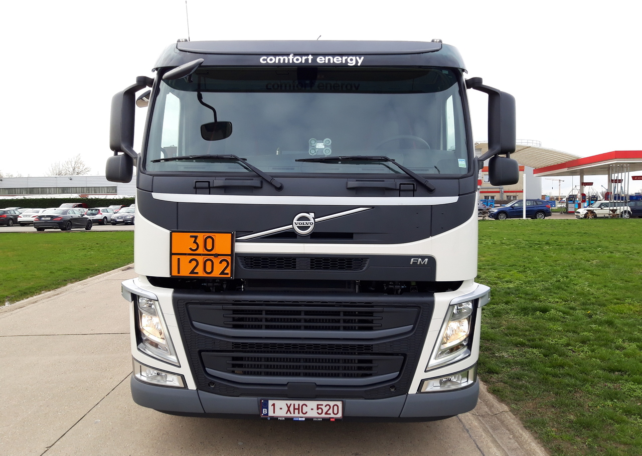 Tanker truck VOLVO FM: picture 10