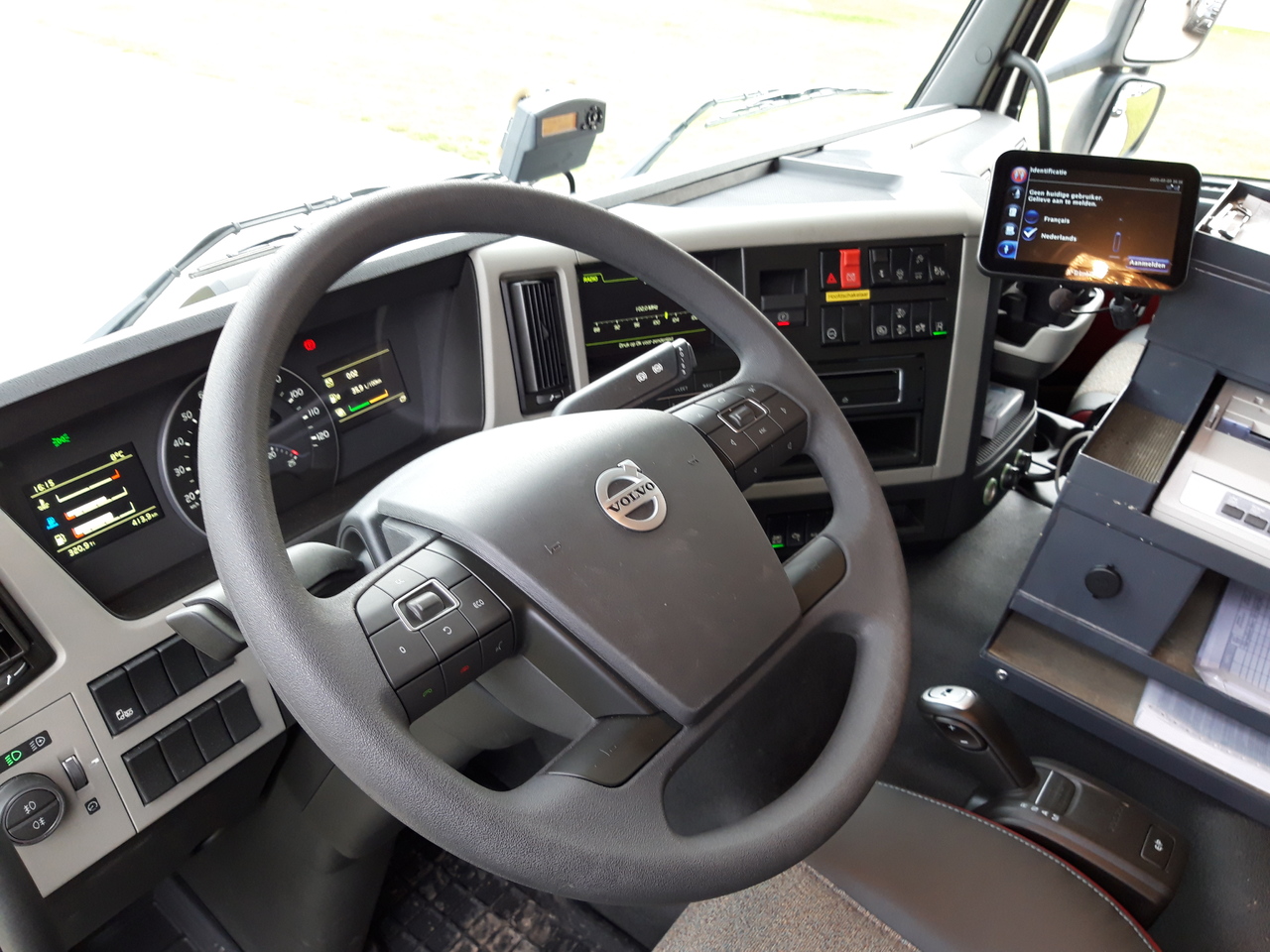Tanker truck VOLVO FM: picture 9