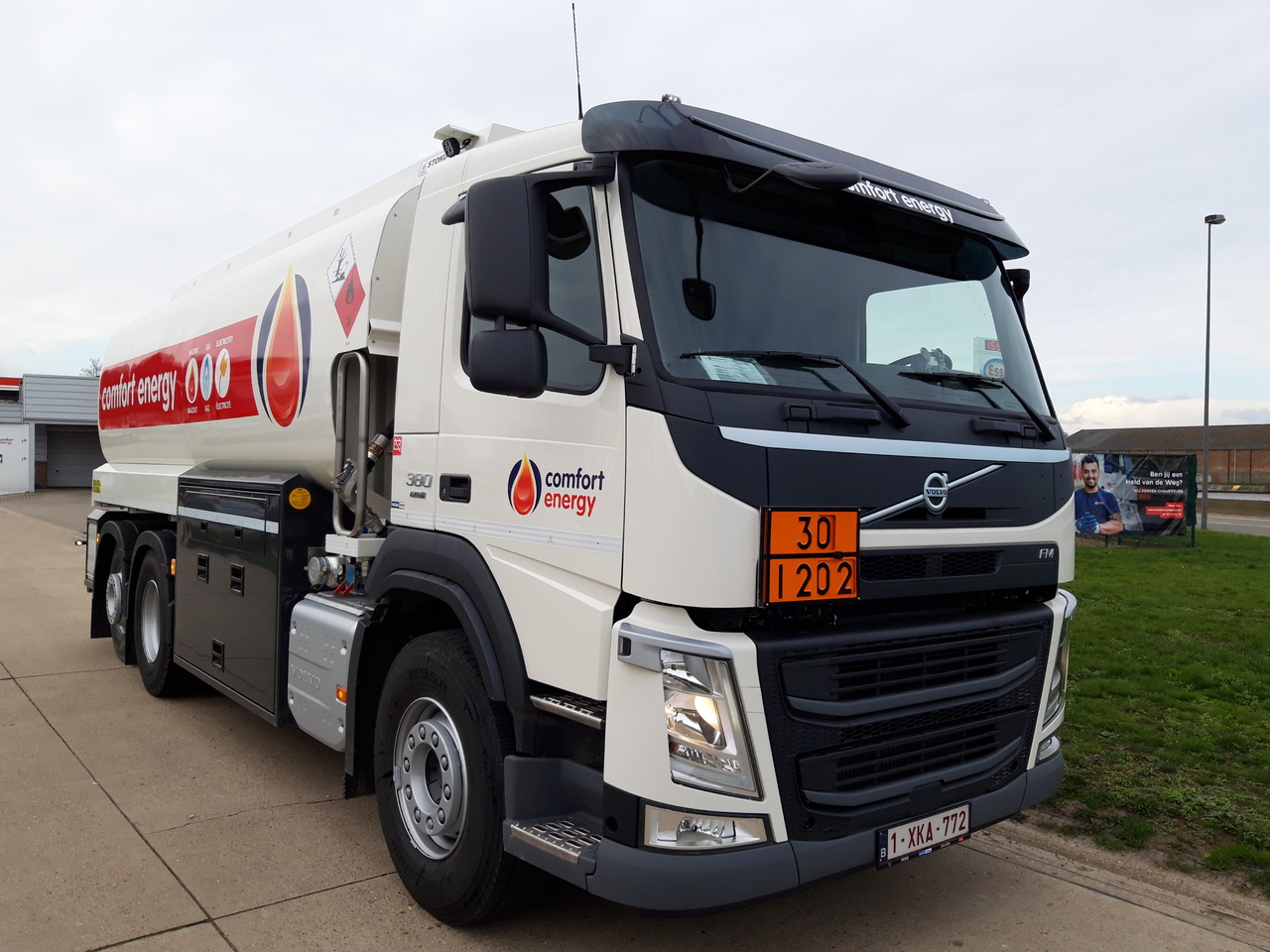 Tanker truck VOLVO FM: picture 11