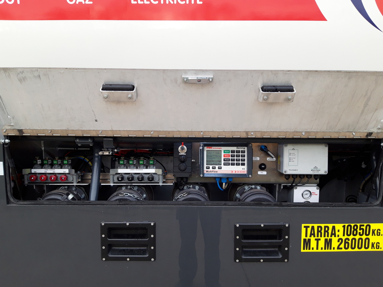Tanker truck VOLVO FM: picture 17