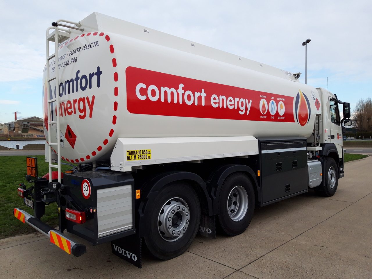 Tanker truck VOLVO FM: picture 13