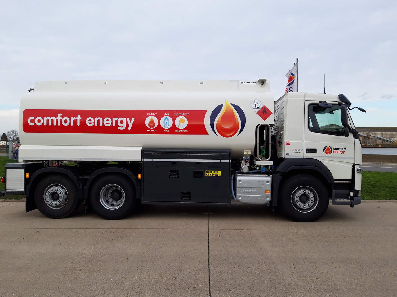 Tanker truck VOLVO FM: picture 12