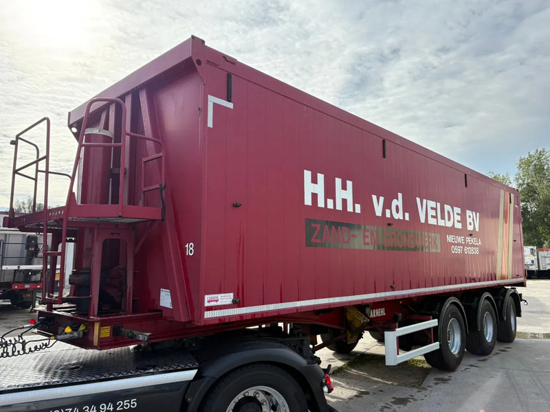 Carnehl 60m3 10 tons assen Bietenrek&Klep/deuren Stuuras Liftas Nieuwe APK! - Tipper semi-trailer: picture 1 Carnehl 60m3 10 tons assen Bietenrek&Klep/deuren Stuuras Liftas Nieuwe APK! - Tipper semi-trailer: picture 1
