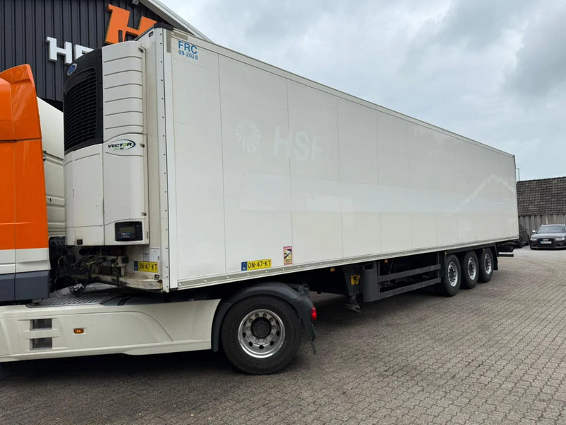 Schmitz Cargobull SKO 24 5x Vleeshaken Rohrbahnen Fleisch Carrier Vector 1950 MT NL Trailer - Isothermal semi-trailer: picture 1 Schmitz Cargobull SKO 24 5x Vleeshaken Rohrbahnen Fleisch Carrier Vector 1950 MT NL Trailer - Isothermal semi-trailer: picture 1