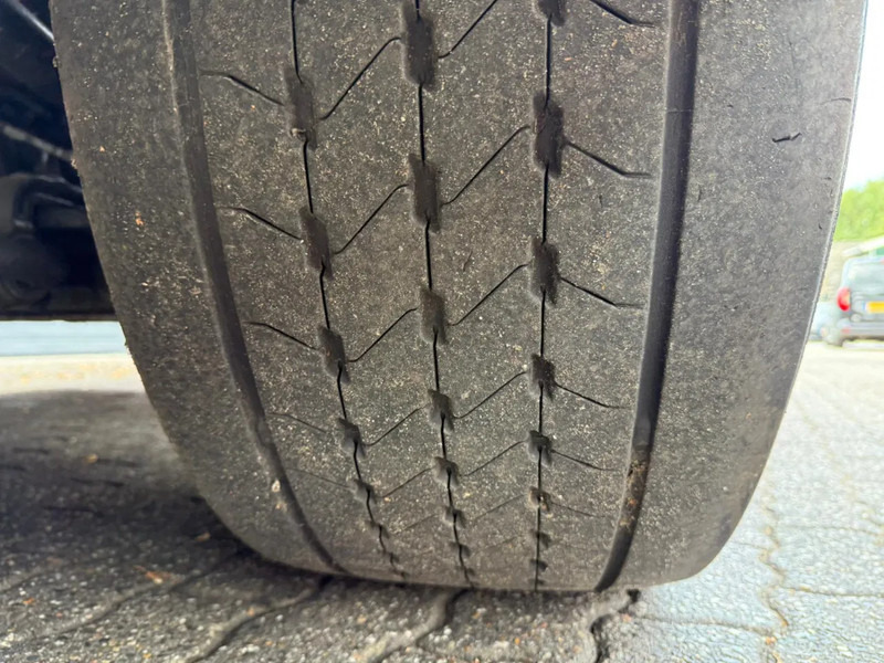 DAF CF 400 4X2 FT Space Cab Side skirts - Tractor truck: picture 4 DAF CF 400 4X2 FT Space Cab Side skirts - Tractor truck: picture 4
