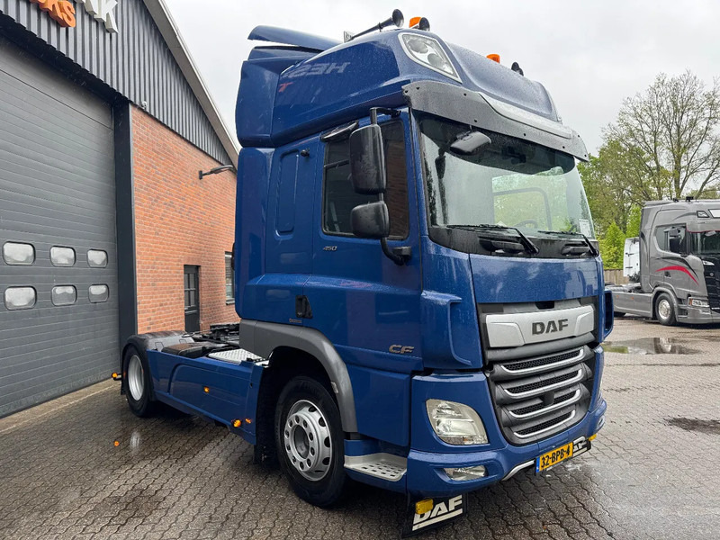 DAF CF 450 Space Cab 313.390KM! Spoilers/Side skirts NL Truck - Tractor truck: picture 3 DAF CF 450 Space Cab 313.390KM! Spoilers/Side skirts NL Truck - Tractor truck: picture 3