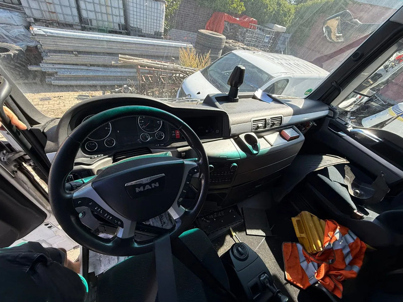 MAN TGX 18.440 XXL NO Gearbox & NO Engine, complete brief - Tractor truck: picture 5 MAN TGX 18.440 XXL NO Gearbox & NO Engine, complete brief - Tractor truck: picture 5