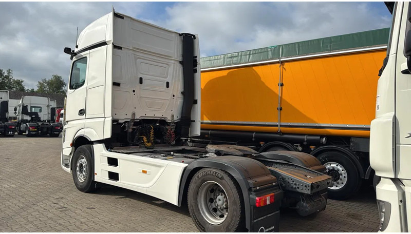 Mercedes-Benz Actros 1845 L Gigaspace 2x tank Standairco 5x available 20-12-2025 - Tractor truck: picture 3 Mercedes-Benz Actros 1845 L Gigaspace 2x tank Standairco 5x available 20-12-2025 - Tractor truck: picture 3