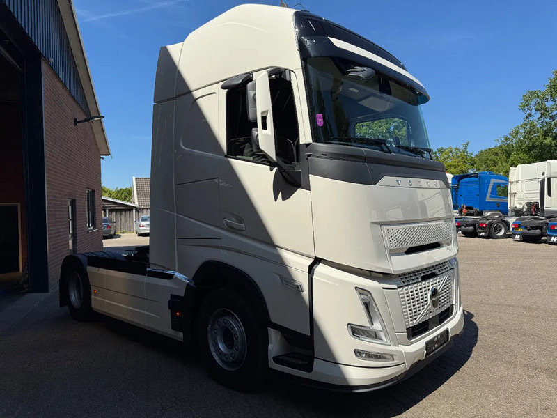 Volvo FH 500 AERO NEW! 9 Ton Vooras I-SAVE Globetrotter XL, PTO, ACC, Standairco, 2 tanks, LED - Tractor truck: picture 2 Volvo FH 500 AERO NEW! 9 Ton Vooras I-SAVE Globetrotter XL, PTO, ACC, Standairco, 2 tanks, LED - Tractor truck: picture 2