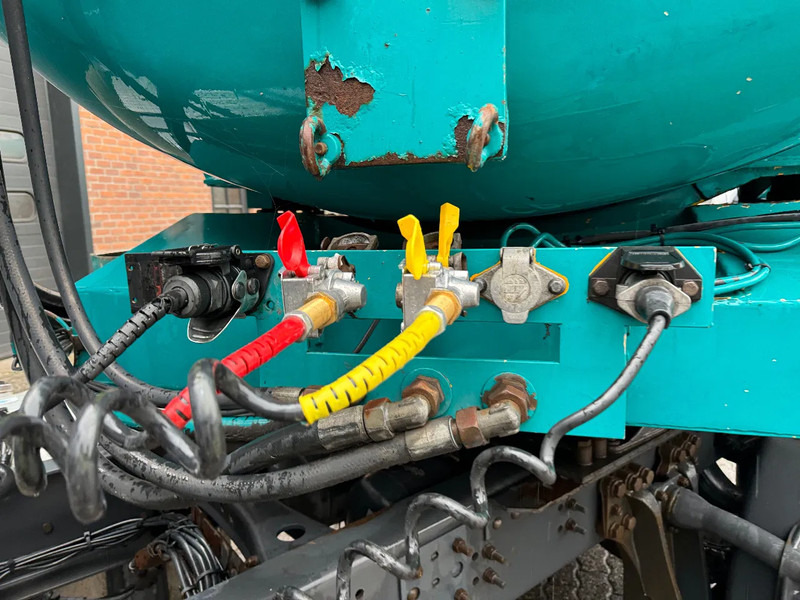 Tanker semi-trailer Veenhuis 36m3 RVS Mestoplegger Geijkte weging Nieuwe APK VMA Bemonstering 2x stuuras: picture 12 Tanker semi-trailer Veenhuis 36m3 RVS Mestoplegger Geijkte weging Nieuwe APK VMA Bemonstering 2x stuuras: picture 12