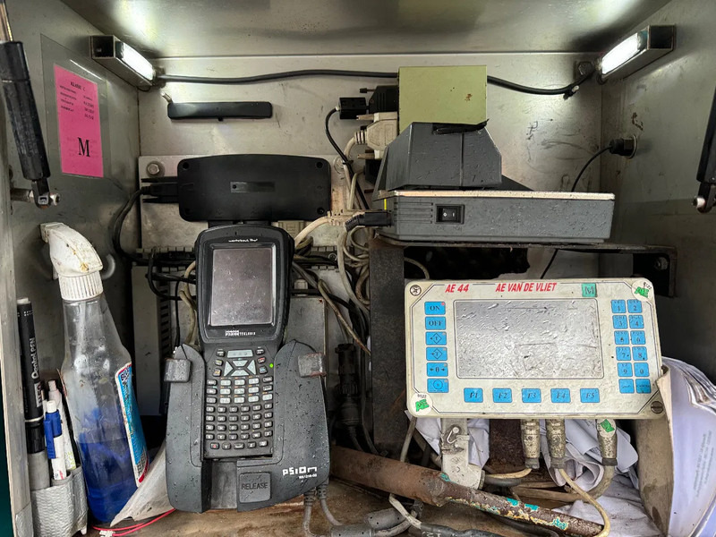 Tanker semi-trailer Veenhuis 36m3 RVS Mestoplegger Geijkte weging Nieuwe APK VMA Bemonstering 2x stuuras: picture 10 Tanker semi-trailer Veenhuis 36m3 RVS Mestoplegger Geijkte weging Nieuwe APK VMA Bemonstering 2x stuuras: picture 10