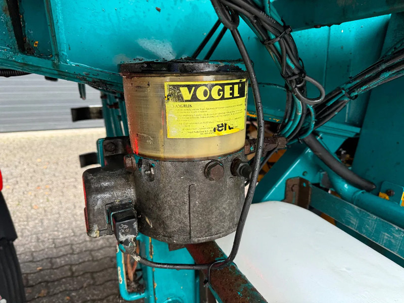 Tanker semi-trailer Veenhuis 36m3 RVS Mestoplegger Geijkte weging Nieuwe APK VMA Bemonstering 2x stuuras: picture 11 Tanker semi-trailer Veenhuis 36m3 RVS Mestoplegger Geijkte weging Nieuwe APK VMA Bemonstering 2x stuuras: picture 11