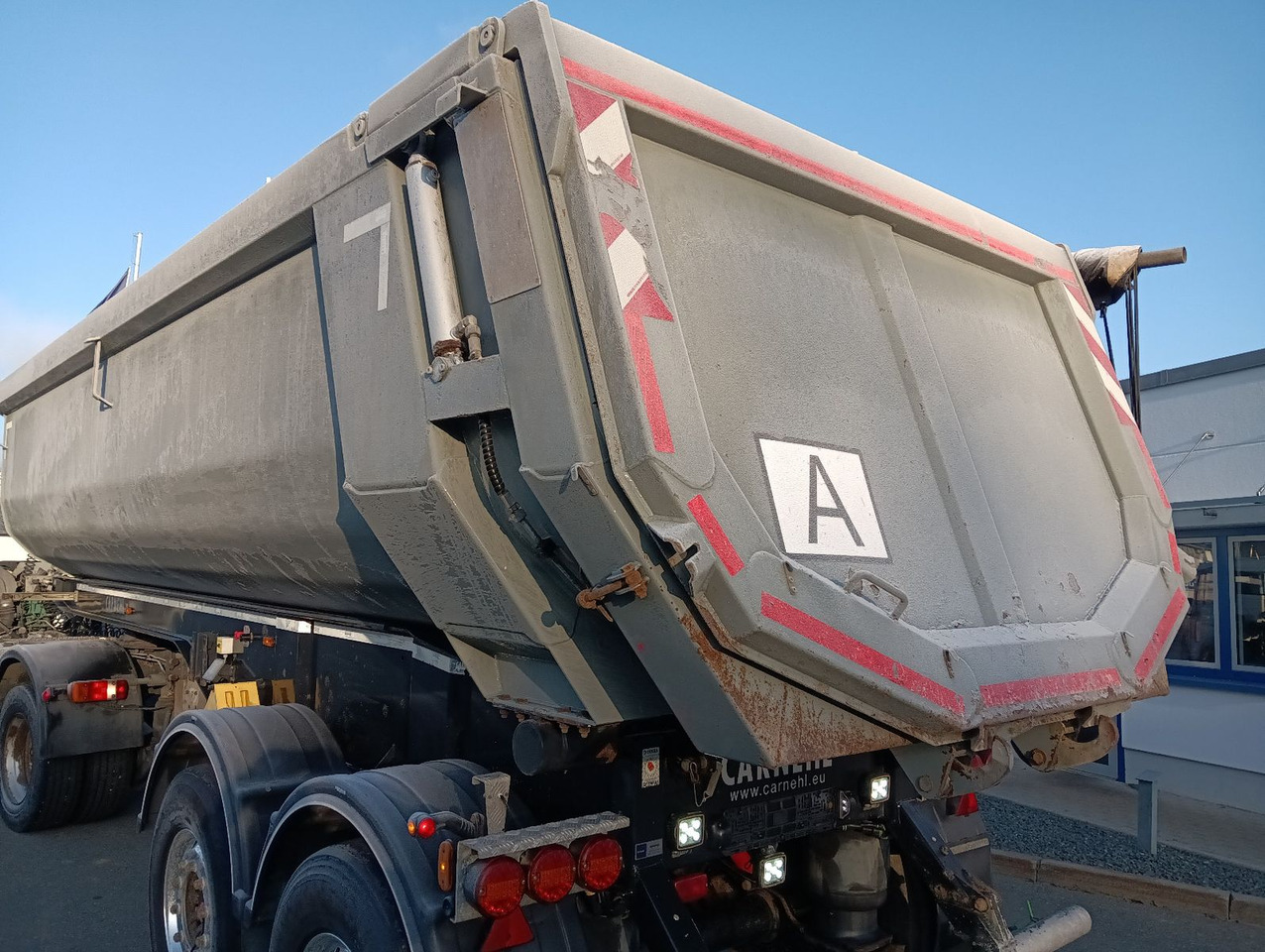 Carnehl CHKS 26m3 5,98t ALCOA Hydr.Klappe HARDOX SAF TÜV - Tipper semi-trailer: picture 4 Carnehl CHKS 26m3 5,98t ALCOA Hydr.Klappe HARDOX SAF TÜV - Tipper semi-trailer: picture 4