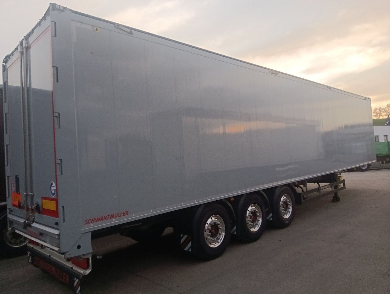 Schwarzmüller 3-Achs8mm VollALU -FULL OPTION 91m3 7450kg,ALCOA - Walking floor semi-trailer: picture 3 Schwarzmüller 3-Achs8mm VollALU -FULL OPTION 91m3 7450kg,ALCOA - Walking floor semi-trailer: picture 3