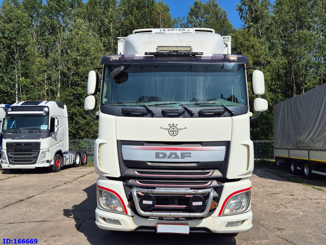 DAF XF 106.460 FAR 6X2 Euro6 - Refrigerator truck: picture 2 DAF XF 106.460 FAR 6X2 Euro6 - Refrigerator truck: picture 2
