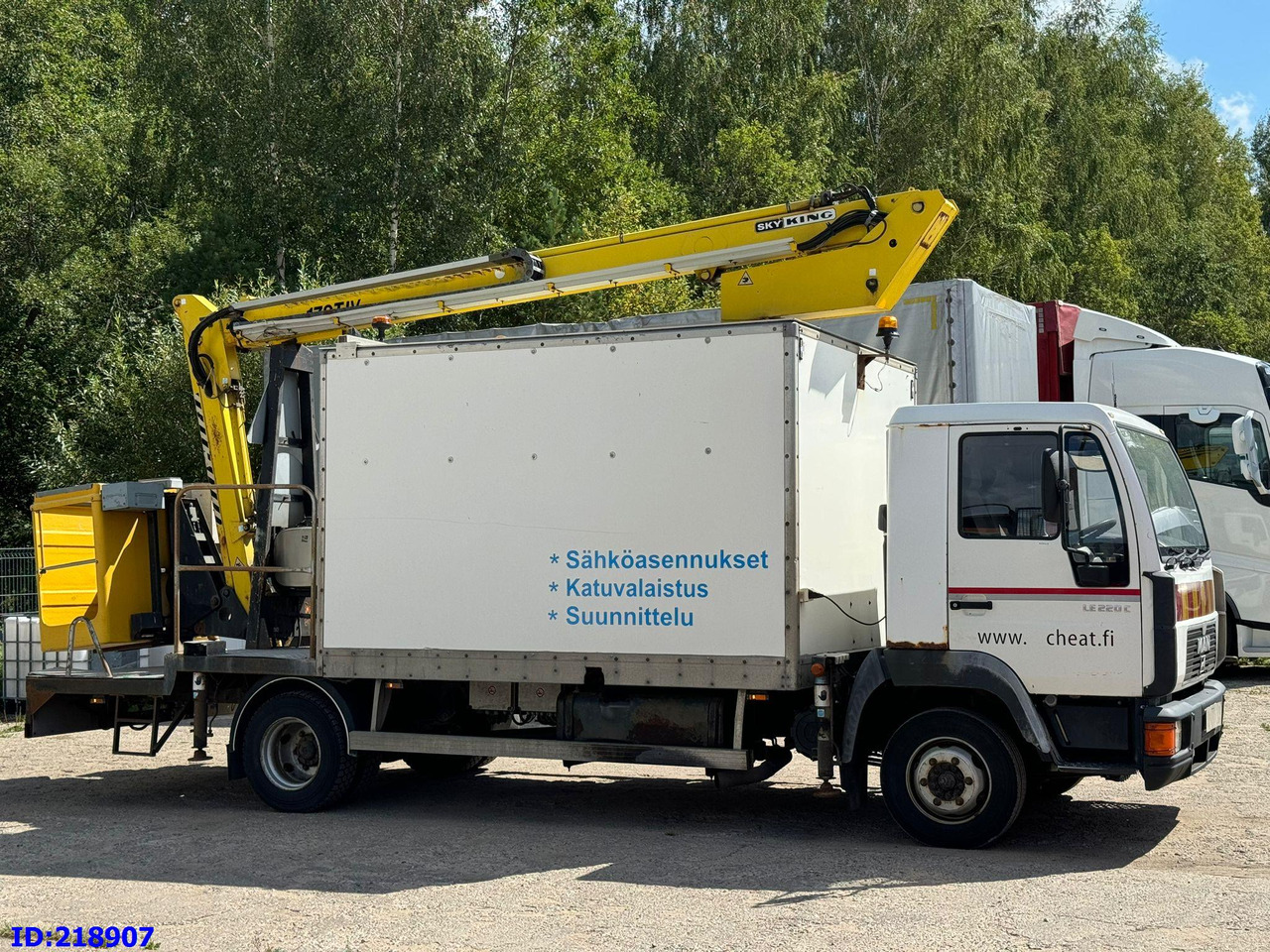 MAN LE 220C + Sky King 179TV - Truck with aerial platform: picture 4 MAN LE 220C + Sky King 179TV - Truck with aerial platform: picture 4