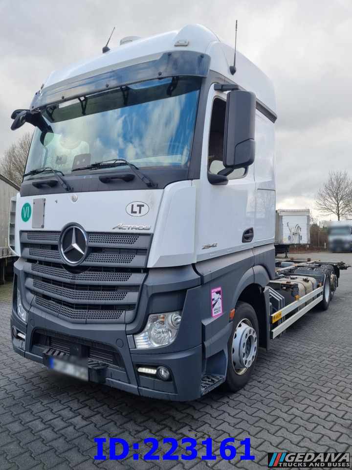MERCEDES-BENZ Actros 2542 BDF 6x2 Euro6 - Cab chassis truck: picture 1 MERCEDES-BENZ Actros 2542 BDF 6x2 Euro6 - Cab chassis truck: picture 1