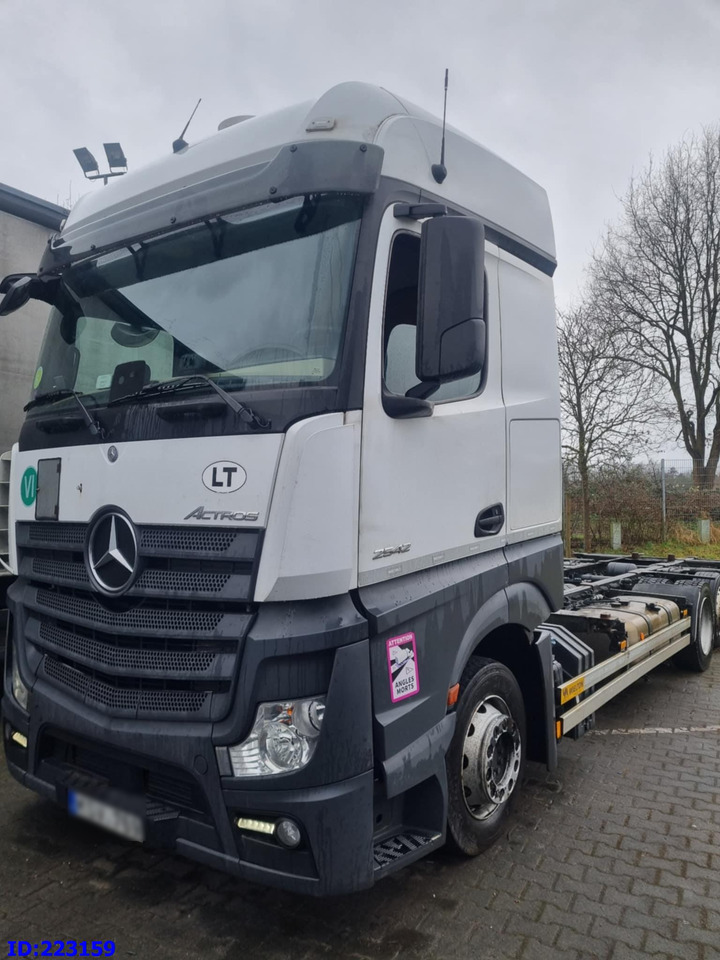 MERCEDES-BENZ Actros 2542 BDF 6x2 Euro6 - Cab chassis truck: picture 2 MERCEDES-BENZ Actros 2542 BDF 6x2 Euro6 - Cab chassis truck: picture 2