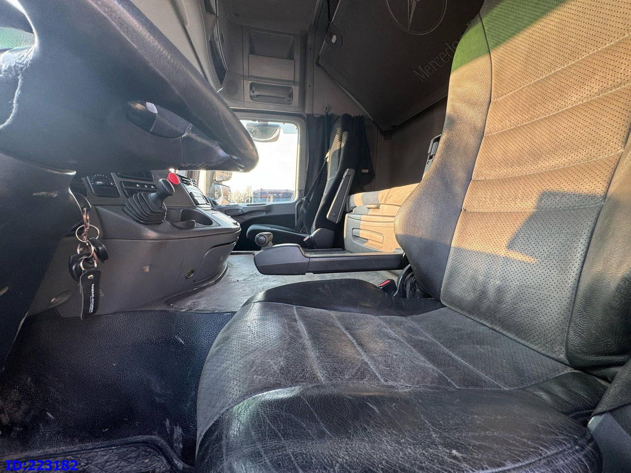 Hook lift truck MERCEDES-BENZ Actros 2551 8x2 V8 Retarder: picture 12