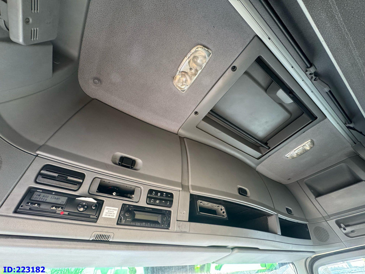 Hook lift truck MERCEDES-BENZ Actros 2551 8x2 V8 Retarder: picture 19