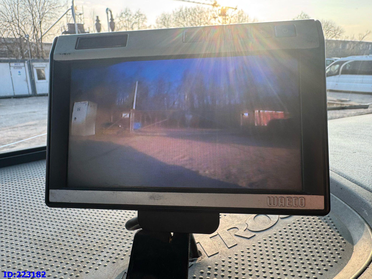 Hook lift truck MERCEDES-BENZ Actros 2551 8x2 V8 Retarder: picture 16