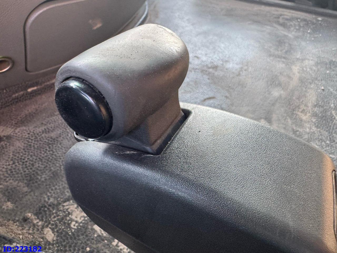 Hook lift truck MERCEDES-BENZ Actros 2551 8x2 V8 Retarder: picture 18