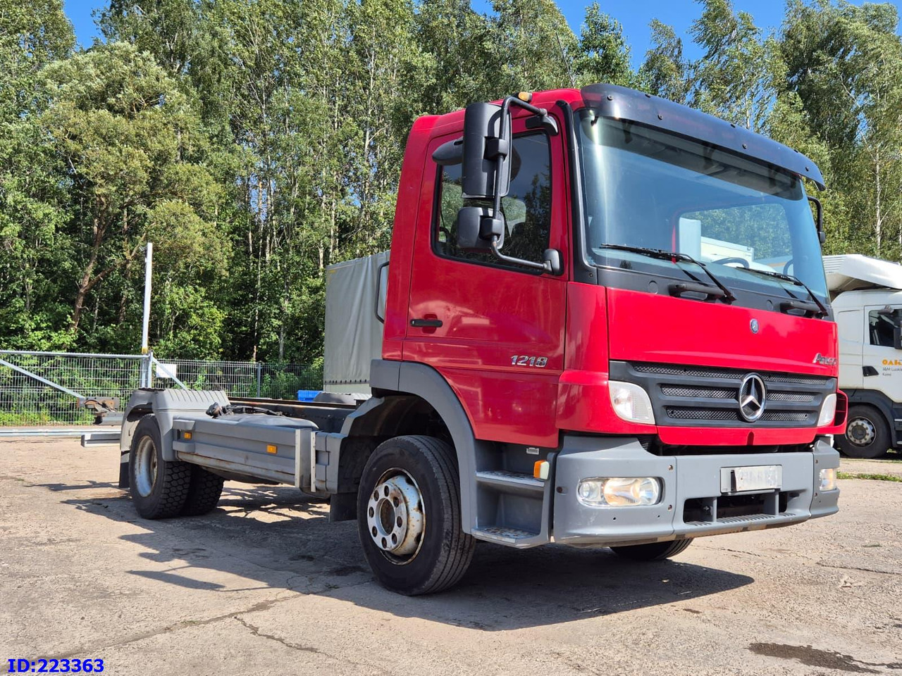 MERCEDES-BENZ Atego 1218 - Full steel - Manual (3 seats) - Cab chassis truck: picture 2 MERCEDES-BENZ Atego 1218 - Full steel - Manual (3 seats) - Cab chassis truck: picture 2