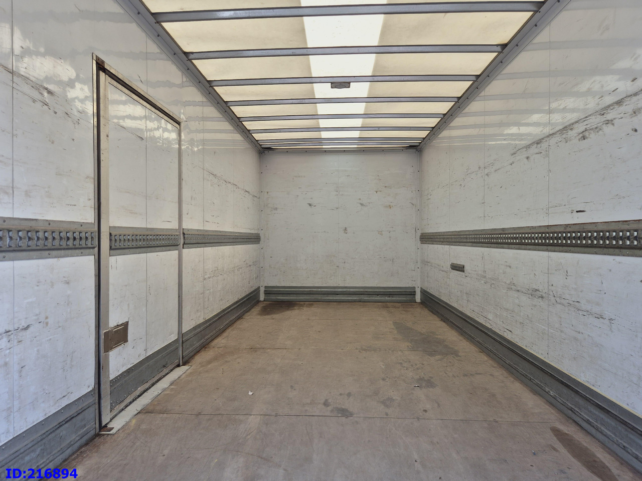 Isothermal truck MERCEDES-BENZ Atego 818 Euro6: picture 8