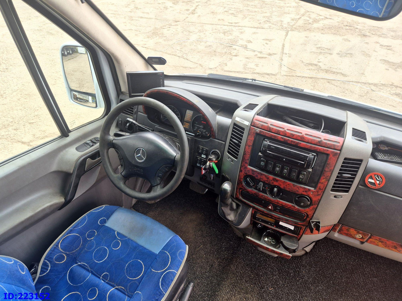 Coach MERCEDES-BENZ Sprinter 518-VIP- 17 places: picture 8
